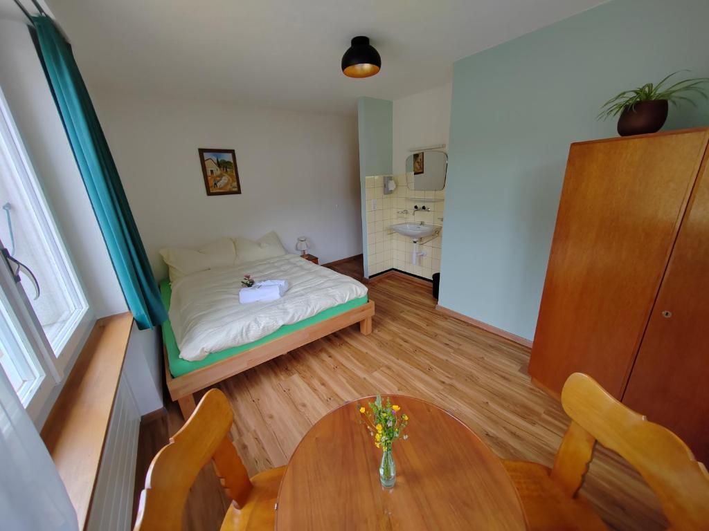 Postel nebo postele na pokoji v ubytování Hotel du Cerf