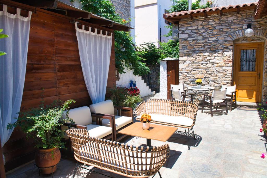 Patio nebo venkovní prostory v ubytování Naftilos Guest House