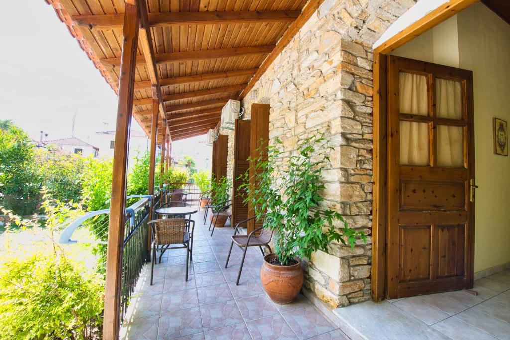 Balkón nebo terasa v ubytování Naftilos Guest House