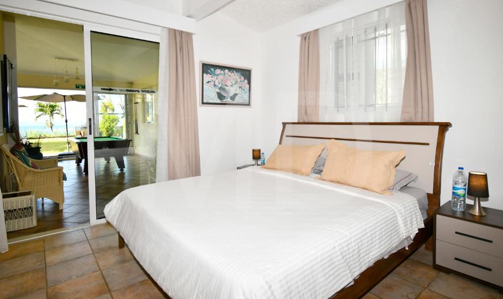 Postel nebo postele na pokoji v ubytování Villa Maya oceanfront with pool, jaccuzzi, wifi, jets in bathroom