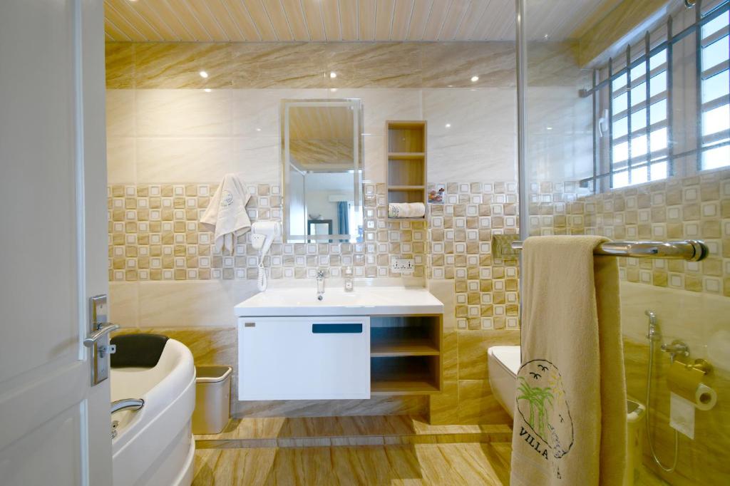 Koupelna v ubytování Villa Maya oceanfront with pool, jaccuzzi, wifi, jets in bathroom