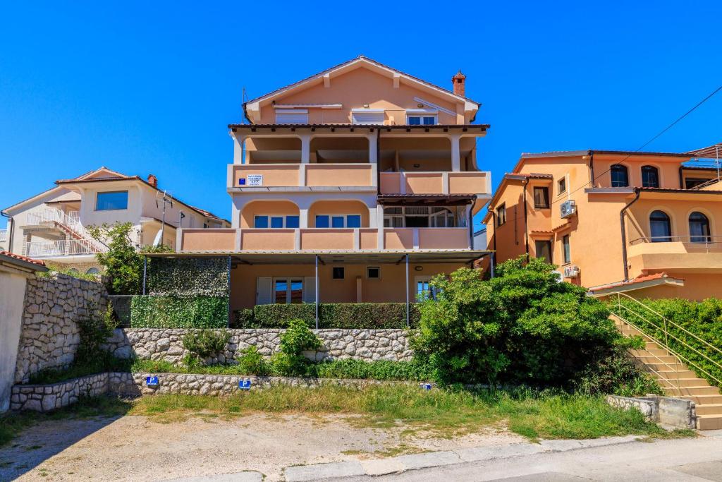 Budova, v ktorej sa apartmán nachádza