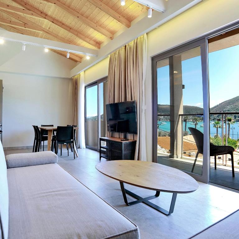 Postel nebo postele na pokoji v ubytování Demar Suites Vlycho Lefkada