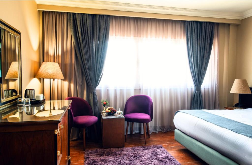 Postel nebo postele na pokoji v ubytování Marwa Palace Hotel Cairo