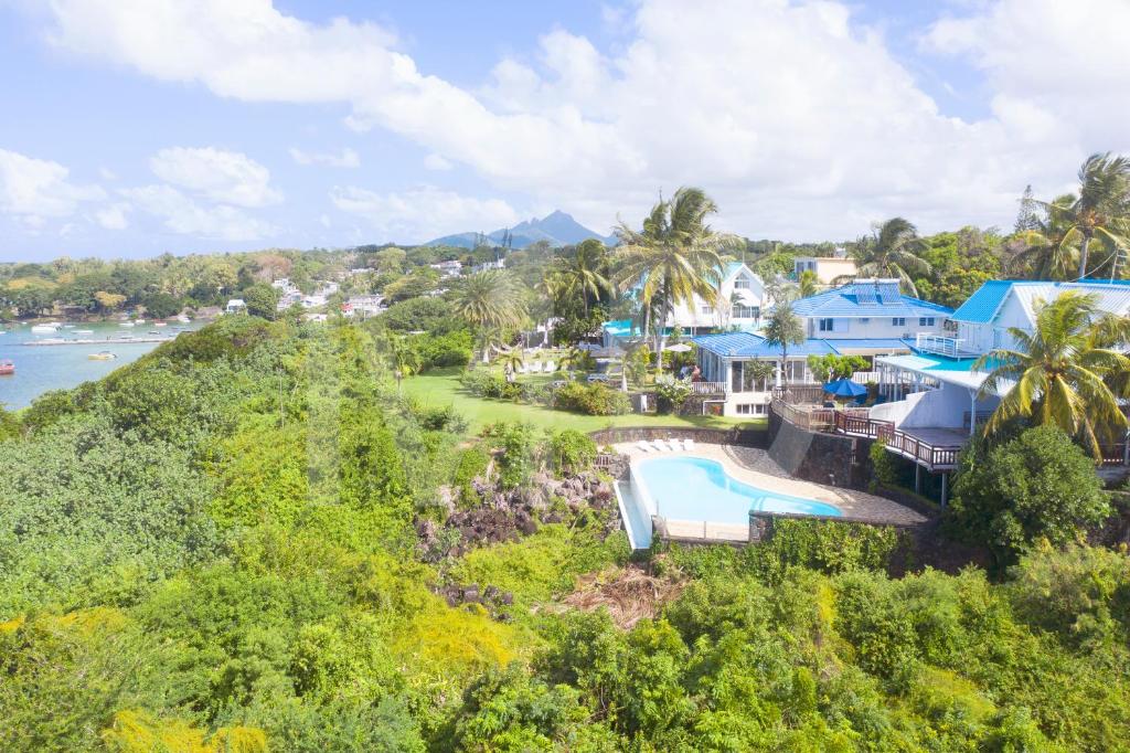 Bazén v ubytování Villa Maya oceanfront with pool, jaccuzzi, wifi, jets in bathroom nebo v jeho okolí