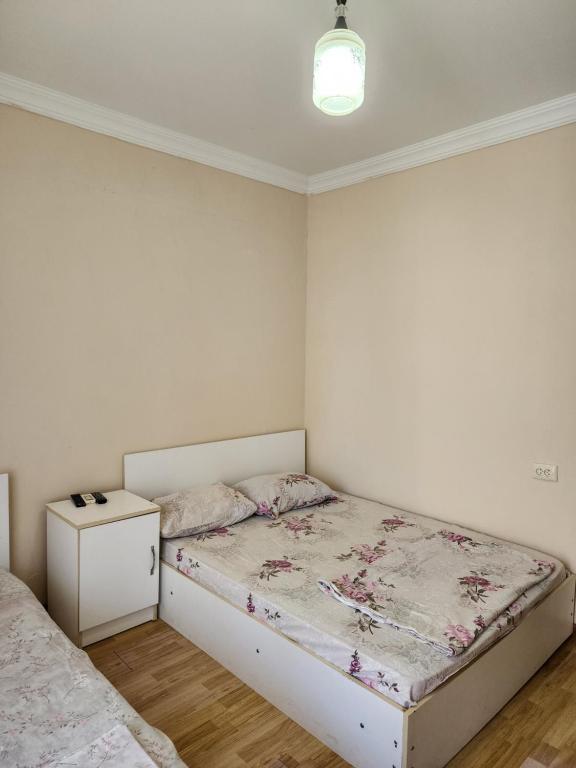 Postel nebo postele na pokoji v ubytování Vizitori Hotel