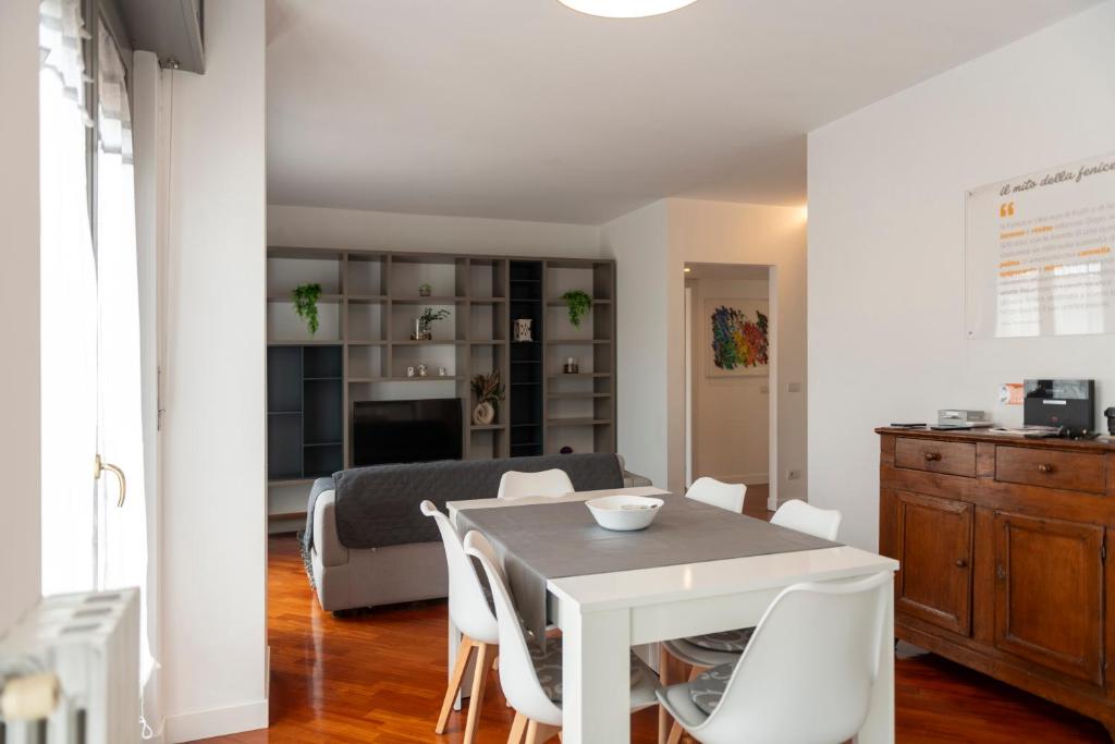 Kuchyňa alebo kuchynka v ubytovaní VILLA FENIX MILANO