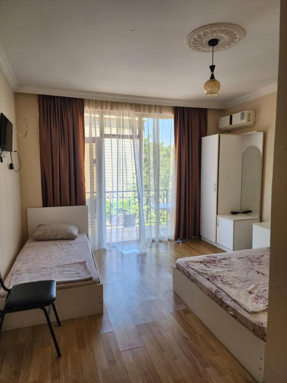 Postel nebo postele na pokoji v ubytování Vizitori Hotel