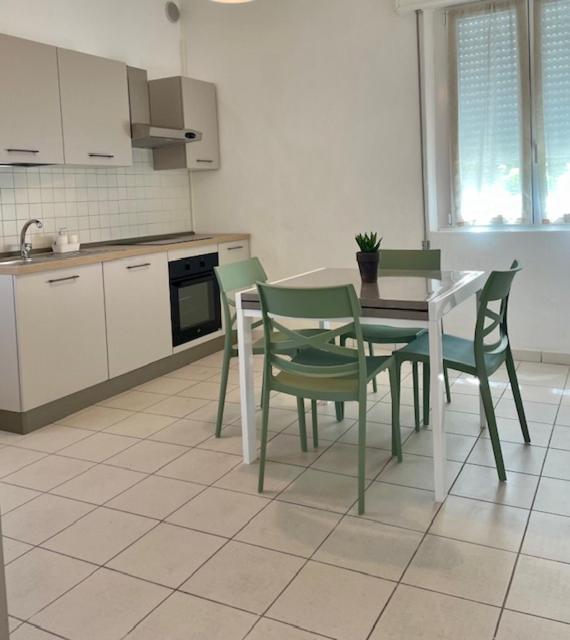 a kitchen with a table and chairs in a kitchen at Casa Il Gelso in Cattolica