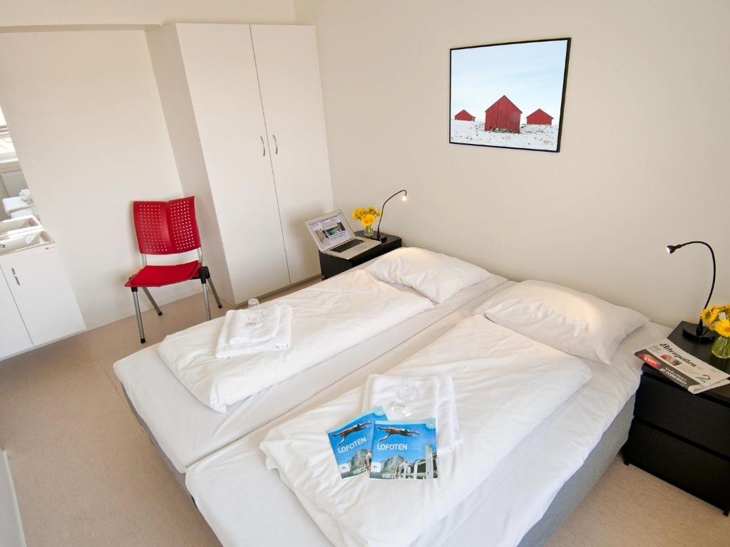 Postel nebo postele na pokoji v ubytování Lofoten sommerhotell og vandrerhjem