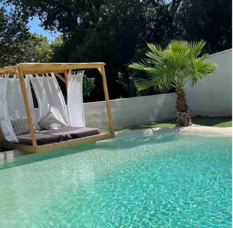 Πισίνα στο ή κοντά στο La maison des roses 1 Avignon