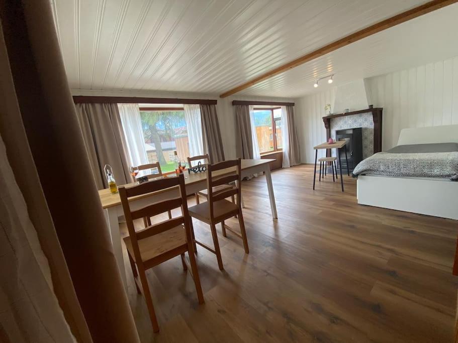 Cozy 2-Bedroom Bungalow - Resim 25