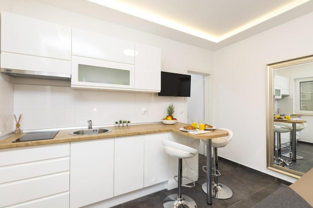 Apartments Laura - Apartamento De Estudio