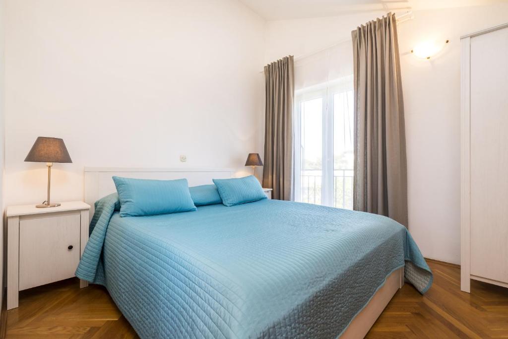 Apartments Laura - Apartamento Con Balcón