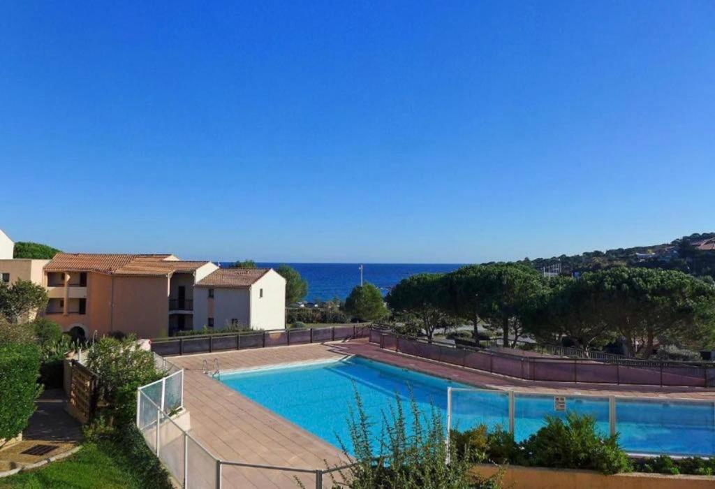 Photo de la galerie de l'établissement appartement 3 piscines accès direct plage, à Roquebrune-sur Argens