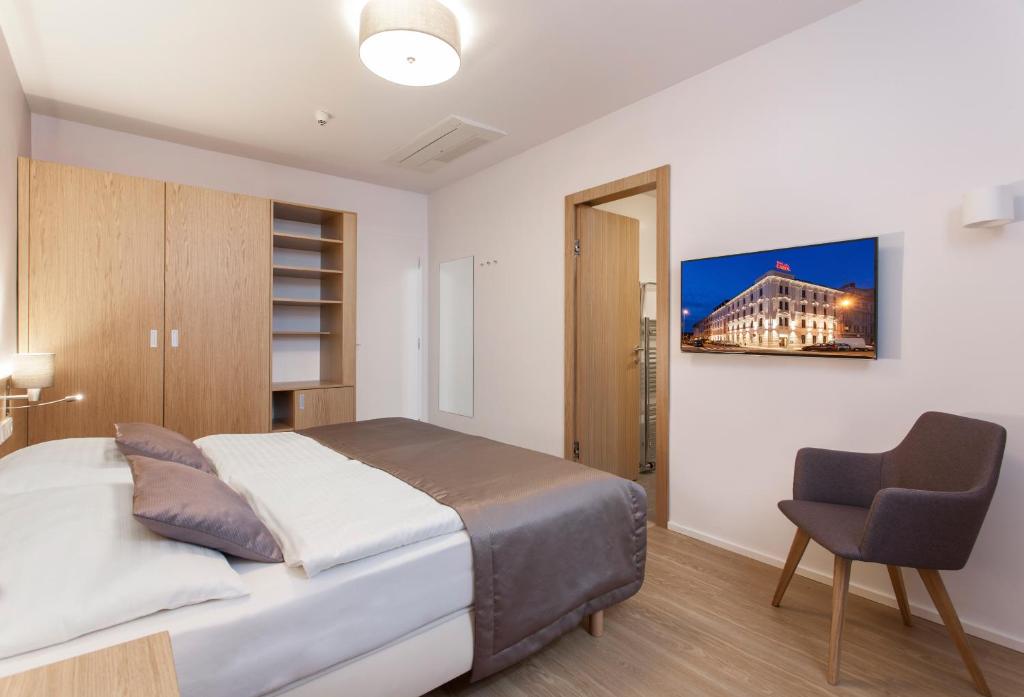 Postel nebo postele na pokoji v ubytování Hotel Carol