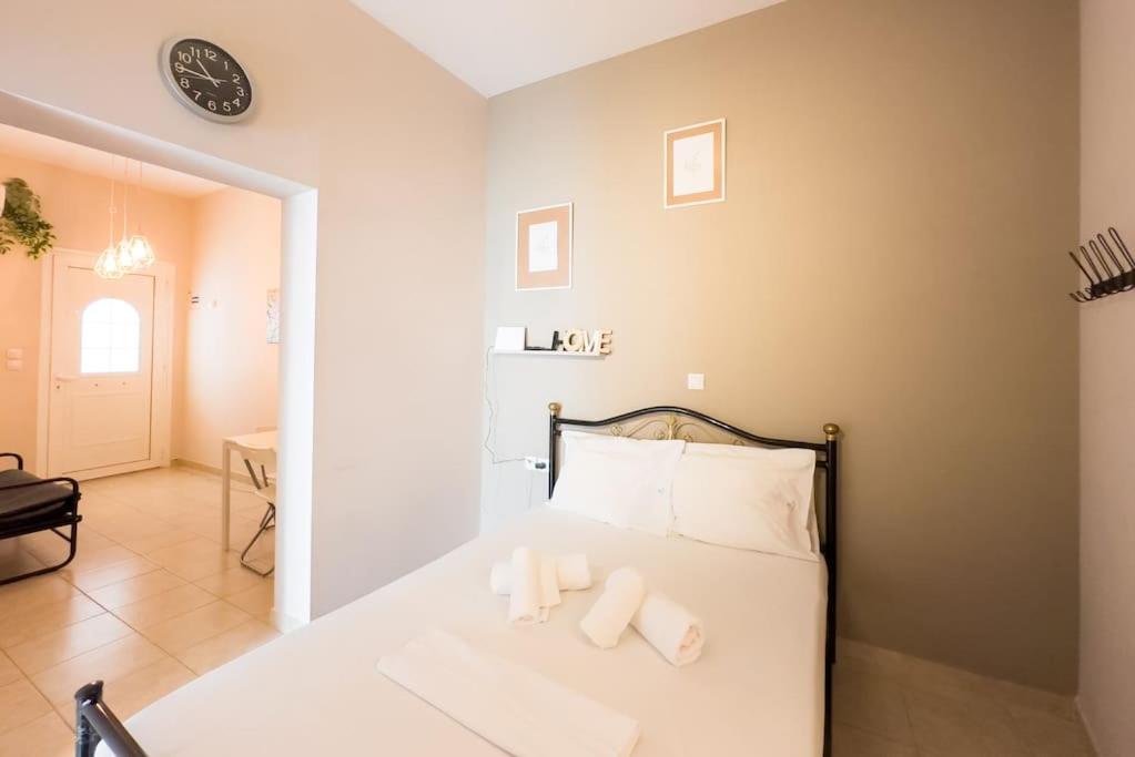 Postel nebo postele na pokoji v ubytování Minimalist Urban Apt near Port