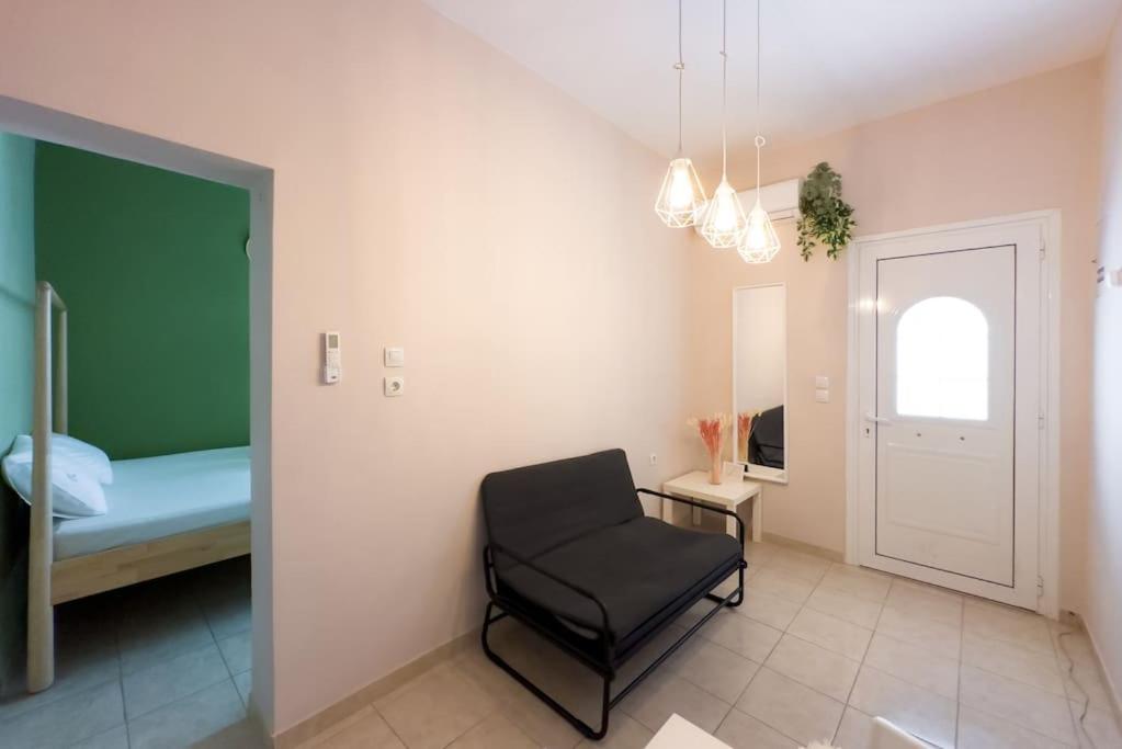 Postel nebo postele na pokoji v ubytování Minimalist Urban Apt near Port