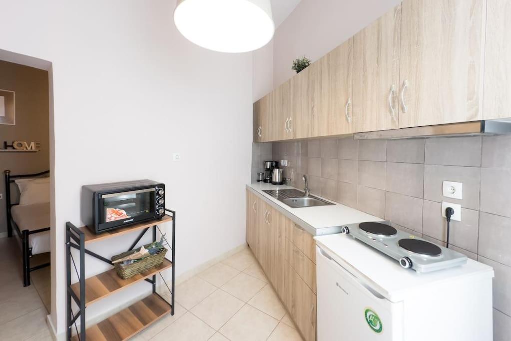 Kuchyň nebo kuchyňský kout v ubytování Minimalist Urban Apt near Port