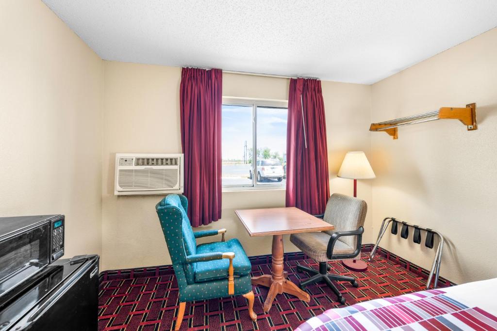 Americas Best Value Inn Decatur - Queen Room With Two Queen Beds - Non-Smoking