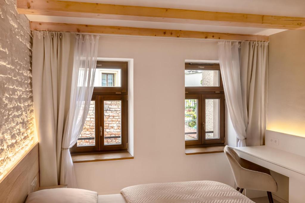 White Wolf Boutique Apartments - 6