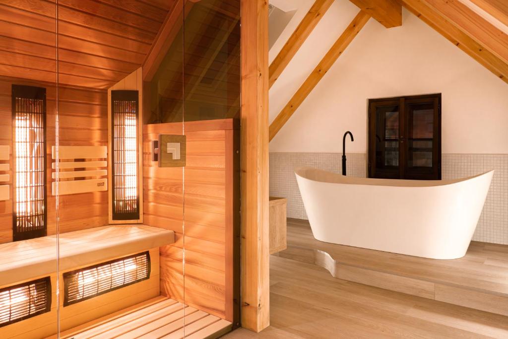 White Wolf Boutique Apartments - 19