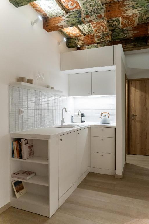 White Wolf Boutique Apartments - 11