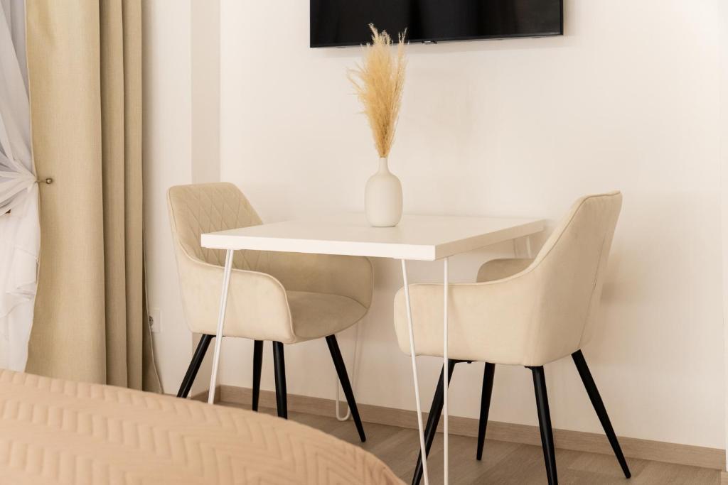 White Wolf Boutique Apartments - 12