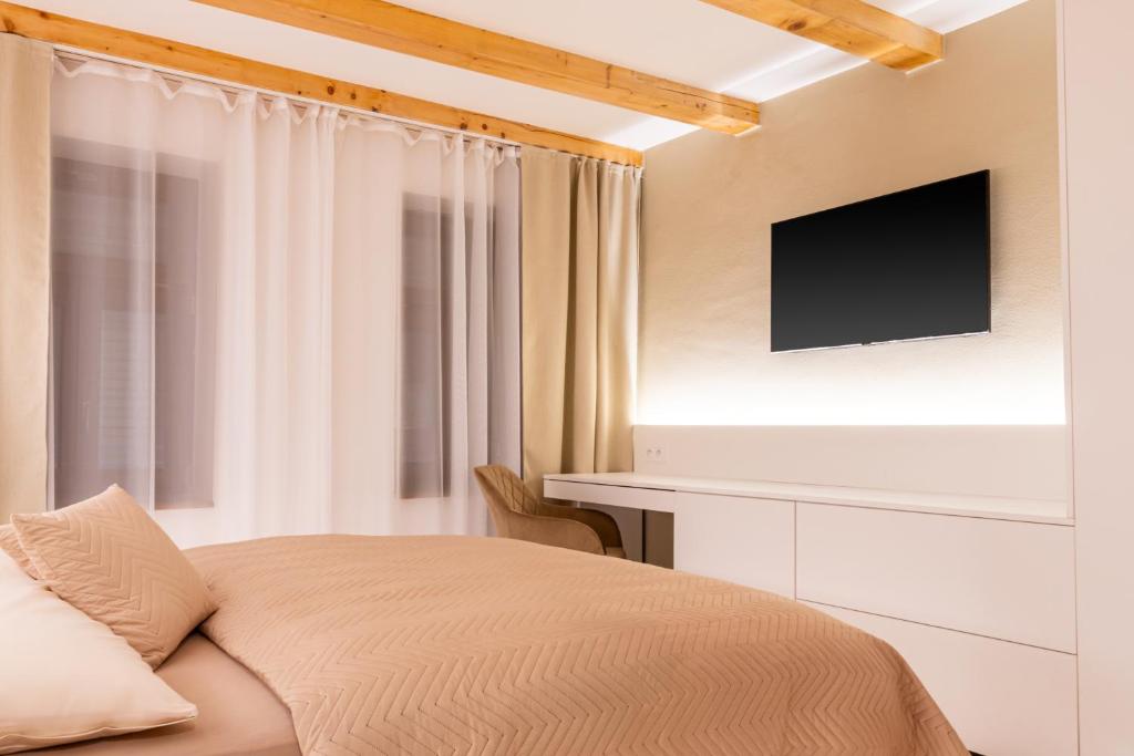 White Wolf Boutique Apartments - 5