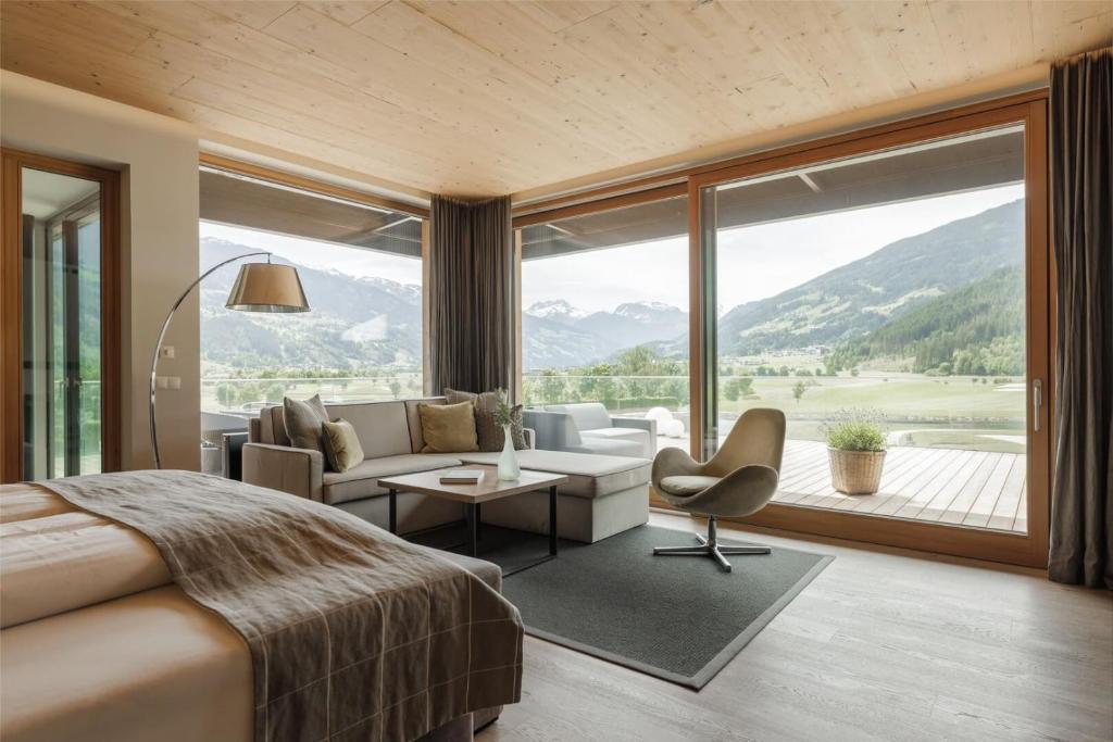 Nespecifikovaný výhled na hory nebo výhled na hory při pohledu z hotelu