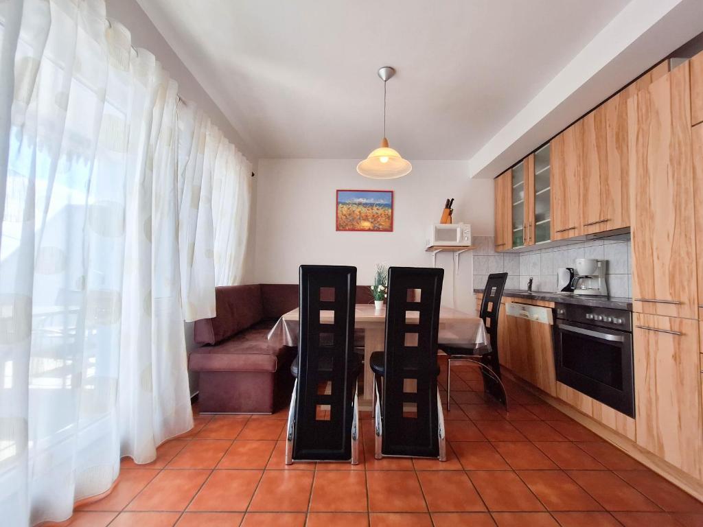 Kuchyňa alebo kuchynka v ubytovaní Apartments Frutis