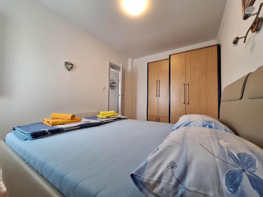 Posteľ alebo postele v izbe v ubytovaní Apartments Frutis