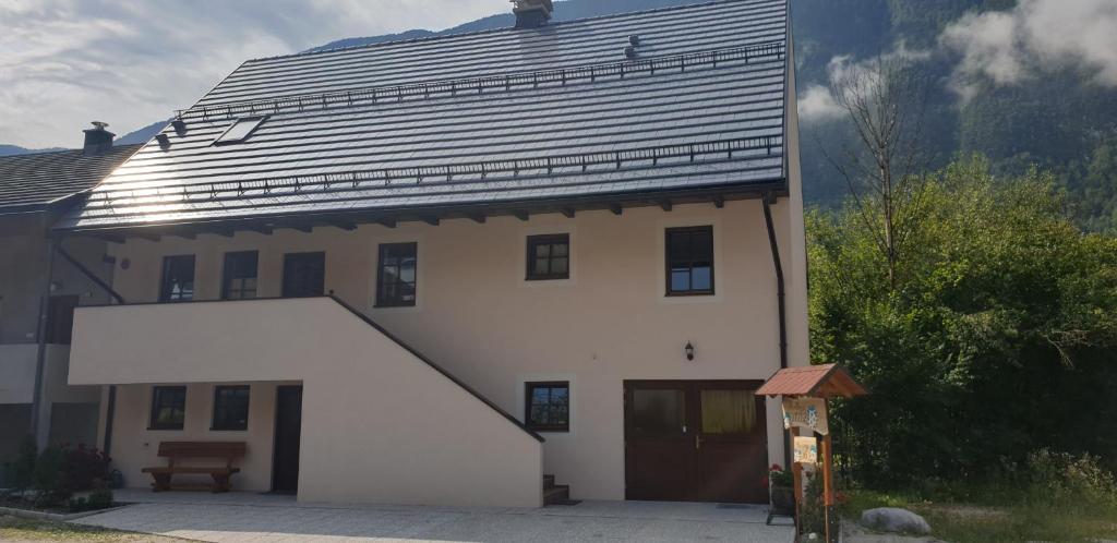 Budova, v ktorej sa apartmán nachádza