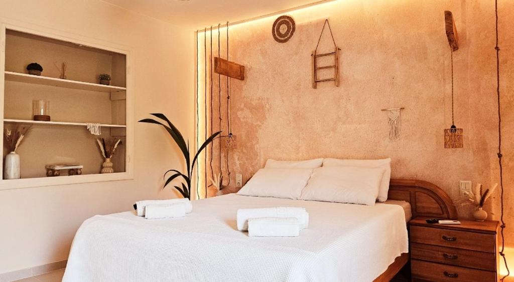 Postel nebo postele na pokoji v ubytování Boutique Athensairport Apartments