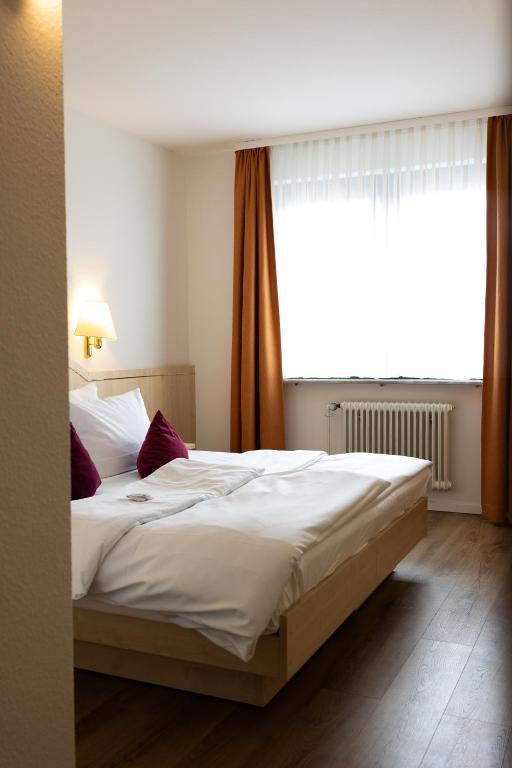 Postel nebo postele na pokoji v ubytování Hotel Kübler