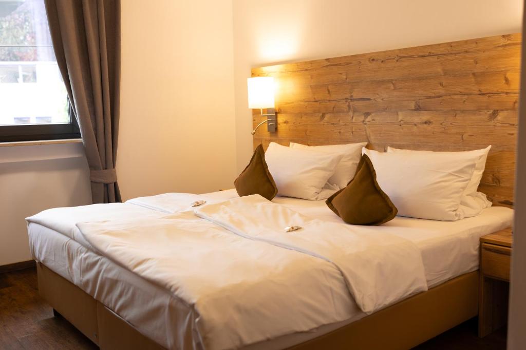 Postel nebo postele na pokoji v ubytování Hotel Kübler