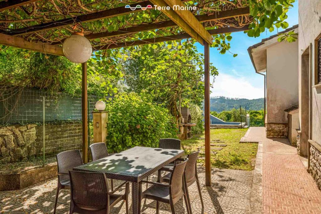 Vonkajšia záhrada v ubytovaní Villa Pina