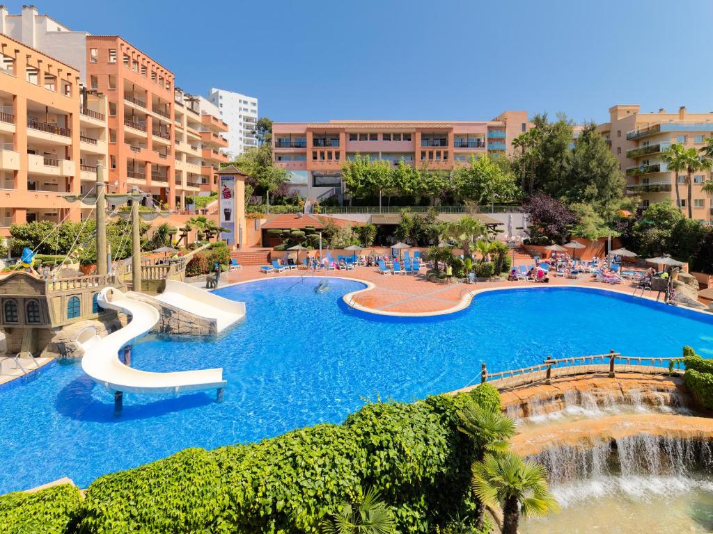 Bazén v ubytovaní H10 Mediterranean Village alebo v jeho blízkosti