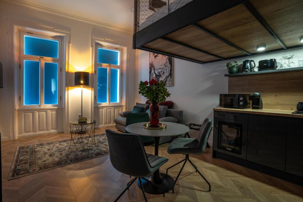 Kuchyň nebo kuchyňský kout v ubytování V62 studio apartments- Downtown Sopron