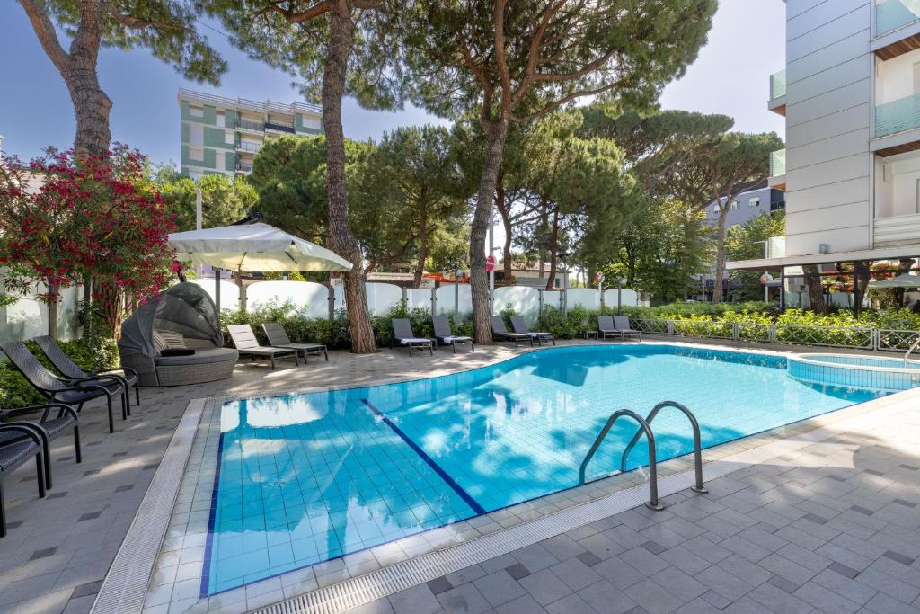 Bazén v ubytování Hotel Adriatica con Piscina nebo v jeho okolí