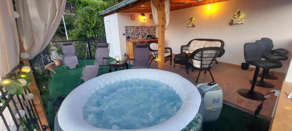 Fotografie z fotogalerie ubytování Panoramic view with jacuzzi v destinaci Vis