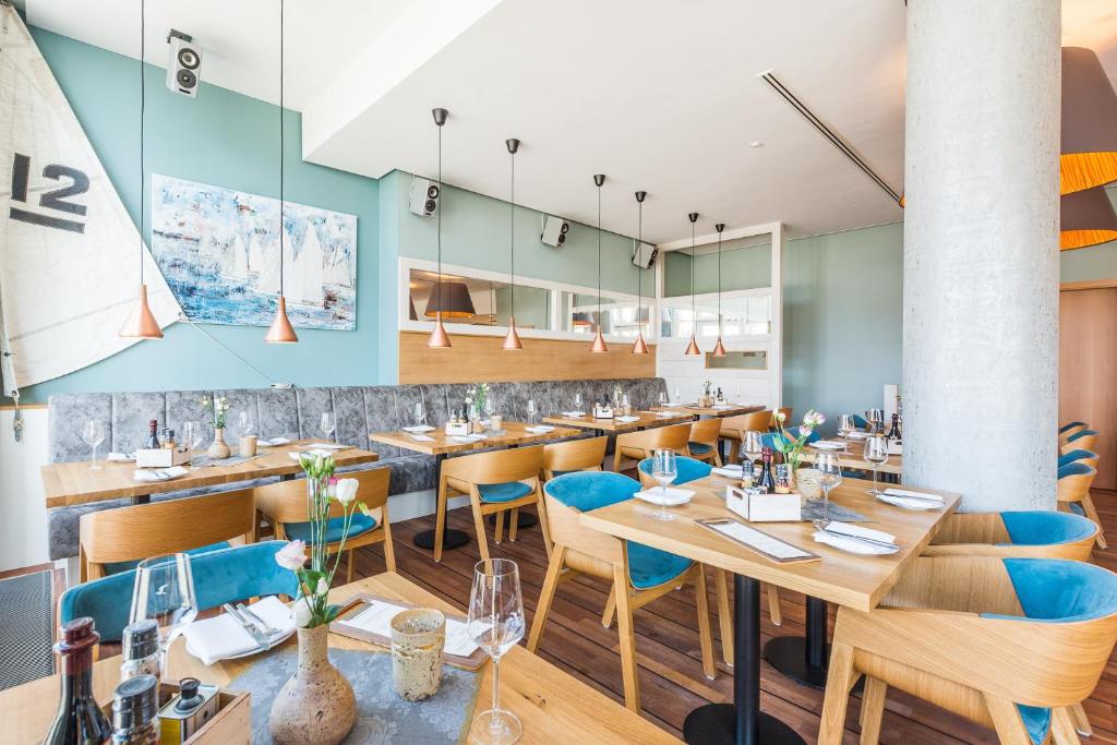 Restoran ili neka druga zalogajnica u objektu Strand-Hotel Hübner
