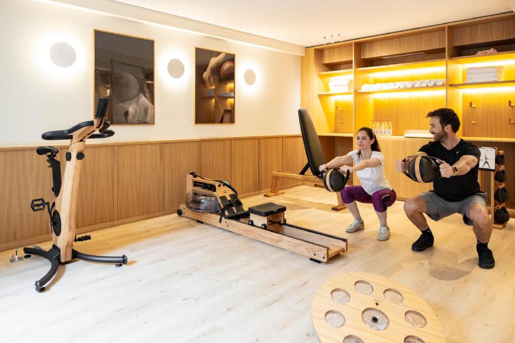 Fitness centrum a/nebo fitness zařízení v ubytování Briqueterie Champagne, A Beauvallon Hotel