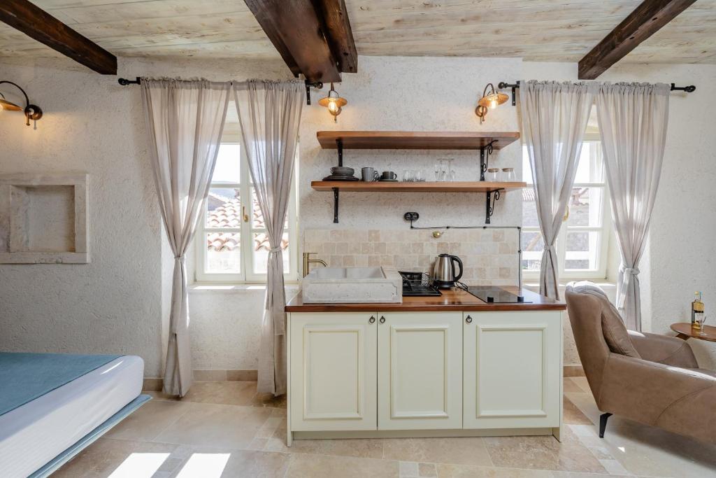 Kuchyň nebo kuchyňský kout v ubytování Casa Di Mino Old Town