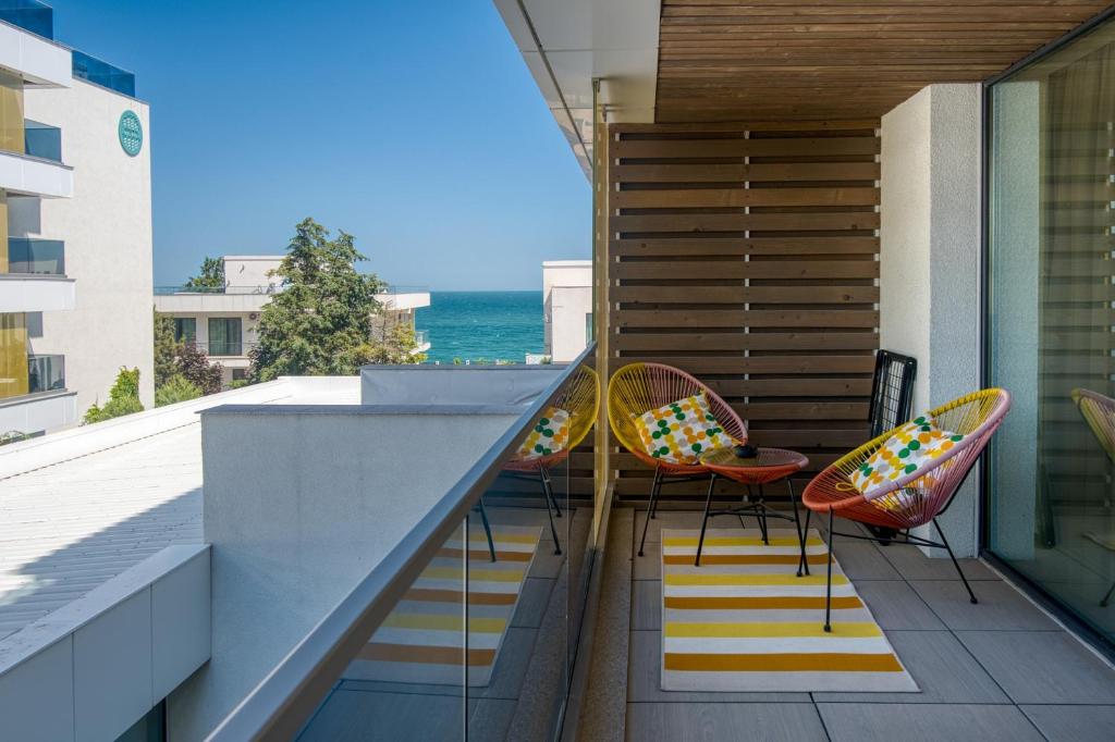 a balcony with chairs and a view of the ocean at Astria Amalfi - Complex Novum in Olimp