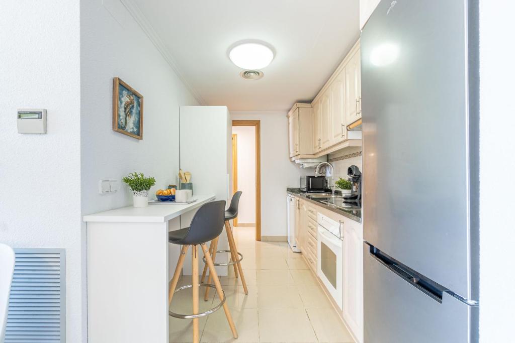 A kitchen or kitchenette at BADIA DE ROSES 2 new apartment