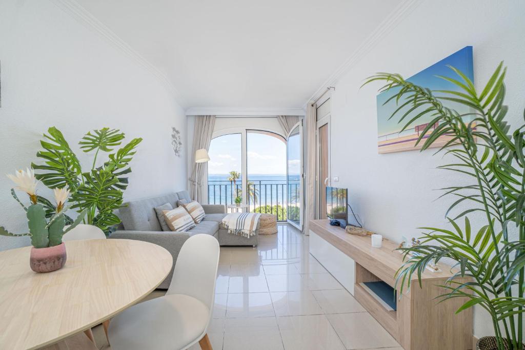 A seating area at BADIA DE ROSES 2 new apartment