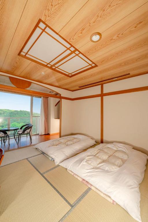 Postel nebo postele na pokoji v ubytování Manazuru Marin Hotel