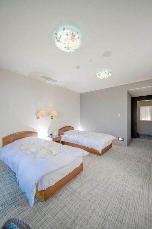 Postel nebo postele na pokoji v ubytování Manazuru Marin Hotel