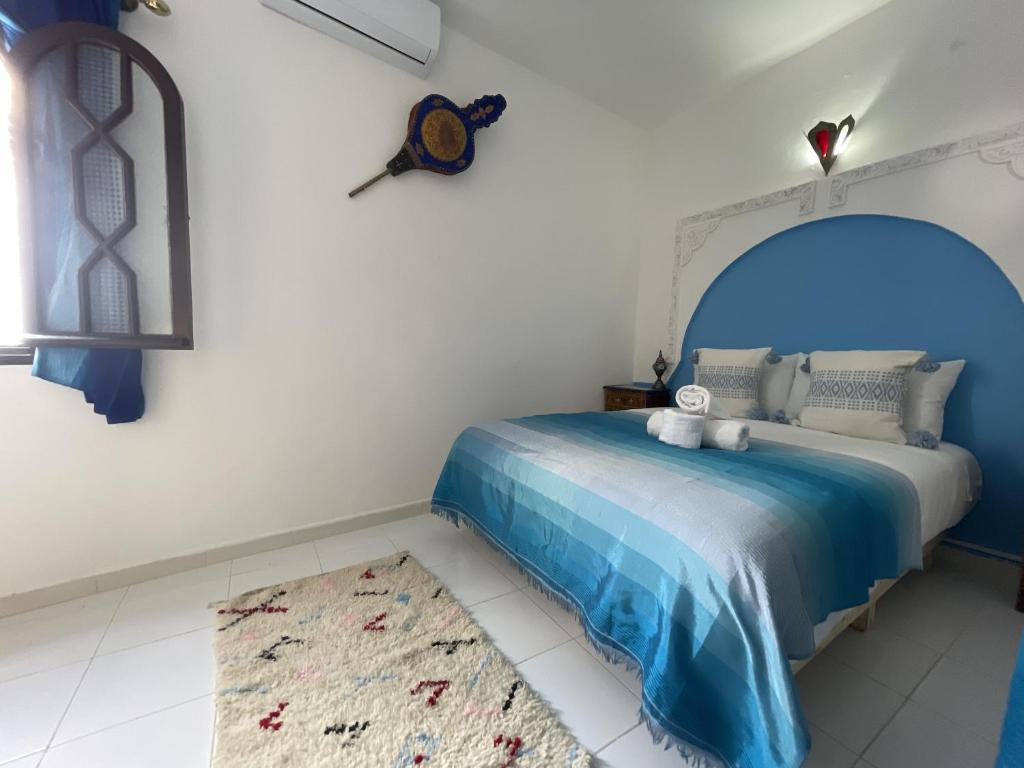 Postel nebo postele na pokoji v ubytování Dar Chefchaouen - Rass lma Room